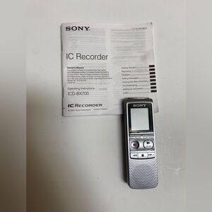 Sony ICD bx700 280 hours of recording time (LP mode)
1 GB Flash Memory